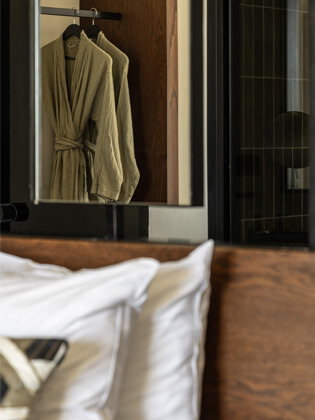 King Jason Zante room