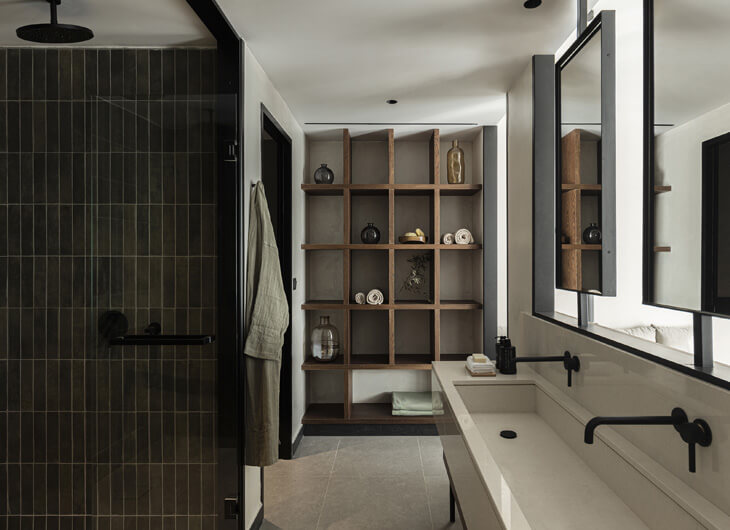 King Jason Zante bungalow bathroom